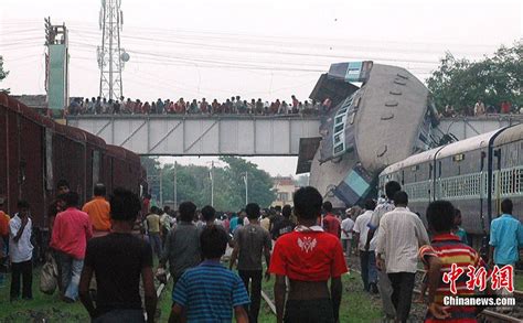 高清：印度两列火车相撞至少52人死亡 (9)--图片--人民网