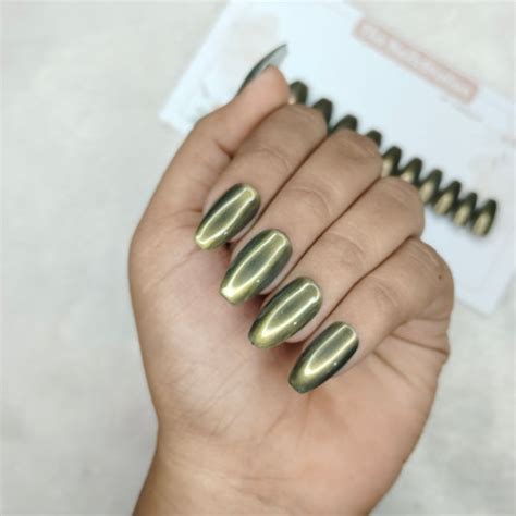 Brown – The NailzStation