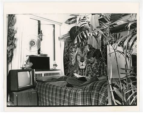 Hall Exploding 的图像结果