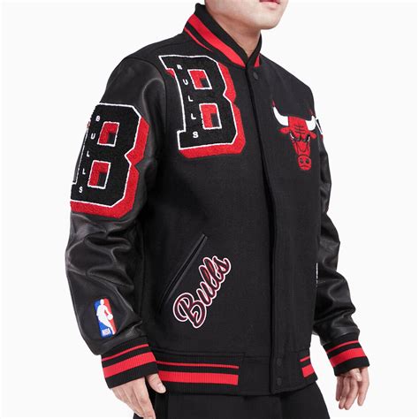 Pro Standard Men's Chicago Bulls Logo NBA Varsity Jacket