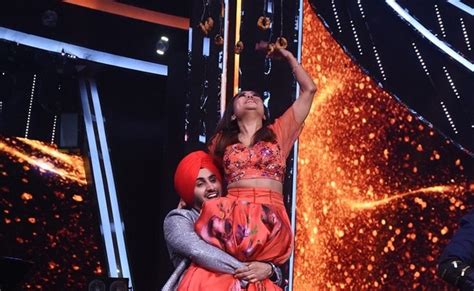 इंडियन आइडल 12 में चल रहा था मेदू वड़ा कॉम्पिटिशन, तभी हुआ कुछ ऐसा रोने ...