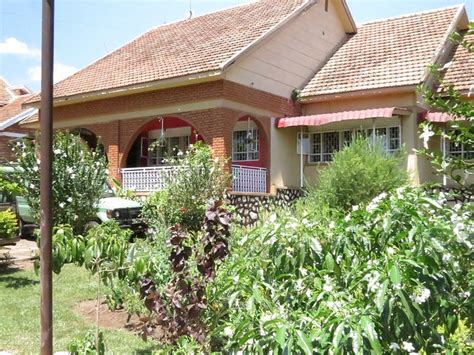 GREEN VALLEY GUESTHOUSE & BACKPACKERS (Entebbe) - Lodge Reviews ...
