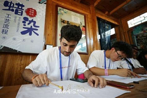 留学生体验贵州非遗文化-国际在线