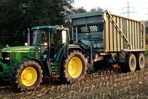 Gelber Hirsch: Die John Deere Traktoren der User in Action | agrarheute.com