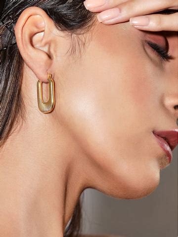 Rubans Offers Finest Quality Earrings Collection Online.