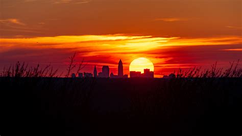 Download wallpaper 1920x1080 buildings, city, silhouettes, sun, sunset ...