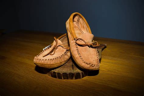 Mens Moccasins: Made in Canada - Irving Rivers
