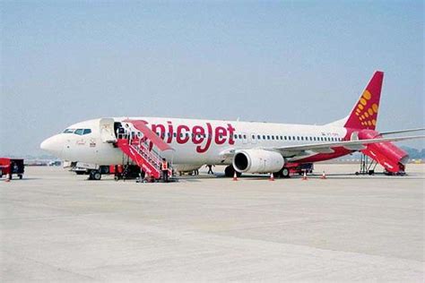 SpiceJet ने कर्मचारियों की सैलरी 20 फीसद बढ़ाई, टीडीएस का जल्द भुगतान ...