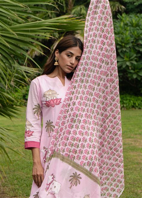 Indian Pichwai - Dupatta Kamal Talai Hand Block Printed - Pastel Pink