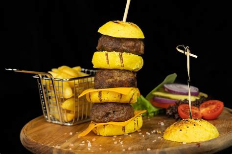 Food plate burger design studios pictures for restaurant menu | Premium ...