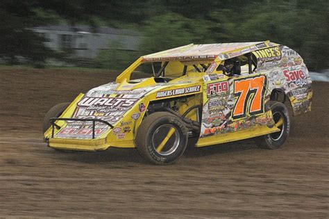 [100+] Dirt Car Wallpapers | Wallpapers.com