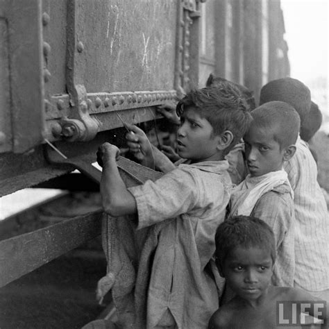 Bengal famine of 1943 Part - 4 - Old Indian Photos