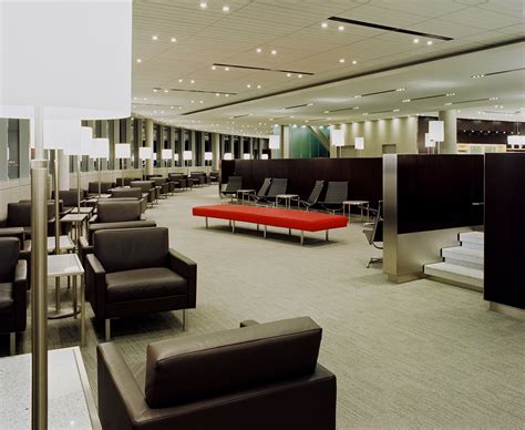 Air Canada unveils Maple Leaf Lounge Express