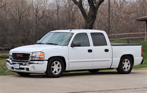 2005 GMC Sierra | Midwest Car Exchange