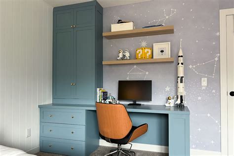 Computer Inside Desk 的图像结果