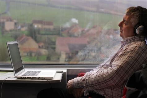 Renfe announces new perks to increase occupancy on high-speed AVE ...