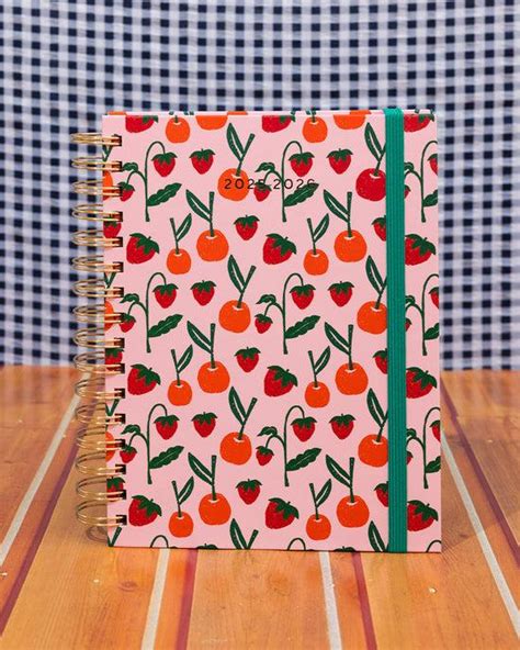 ban do Medium 17-Month Academic Planner - Cherries & Strawberries ...