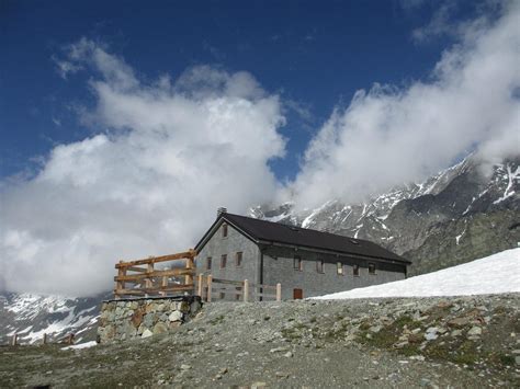 RIFUGIO DUCA DEGLI ABRUZZI L'ORIONDE (Breuil-Cervinia) - Lodge Reviews ...