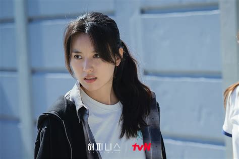 Park Hyung Sik And Han Hyo Joo Engage In A Tense War Of Nerves With The ...