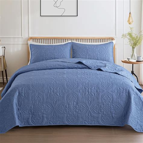 Amazon.com: Whale Flotilla Soft Queen Quilt Bedding Set for All Seasons ...