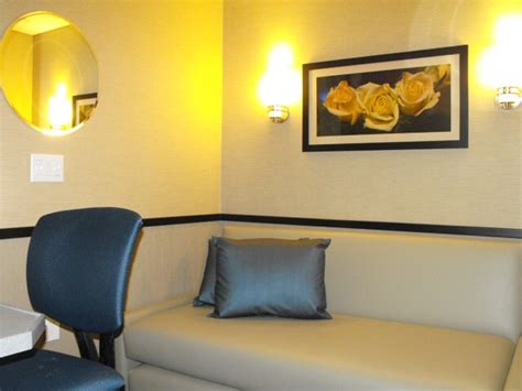 Minute Suites at Dallas-Fort Worth International Airport | Amex US