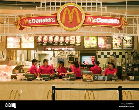 Mcdonalds staff us hi-res stock photography and images - Alamy