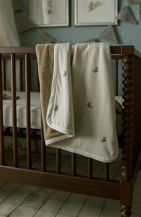 Bear Cuddle Blanket | Plush Infant Blanket | Oilo™ Studio