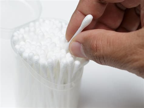 How to safely clean out earwax - Easy Health Options®