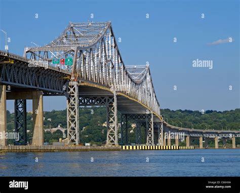 Tappan Zee Bridge over the Hudson river Stock Photo - Alamy