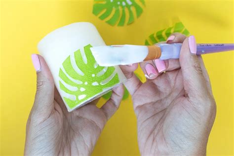 Decorating Candles Using Mod Podge 的图像结果