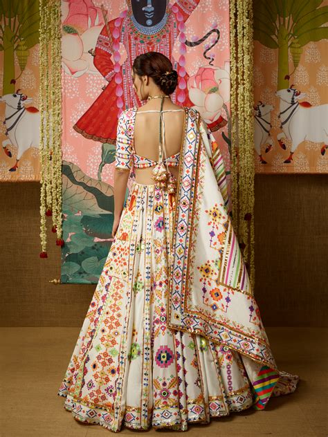 Shubhra Lehenga – Mayyur Girotra
