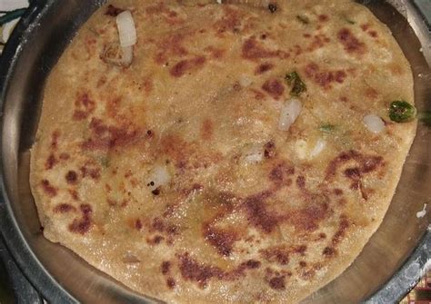 Aloo pyaz ka parantha Recipe by tanya jha - Cookpad