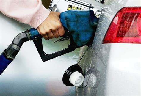 Rupee volatility behind petrol price hike - Rupee volatility behind ...