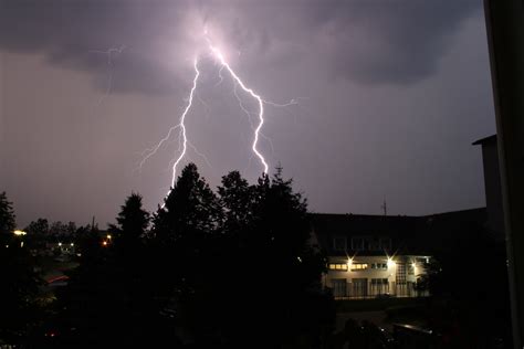 Thunder Lightning Rain Weather 的图像结果