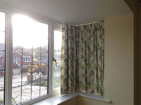 Style and Function: The Best Curtains for Small Bay Windows