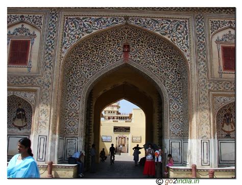 go2india.in : Entry gate at City palace Jaipur