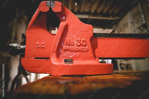 Work Bench with Vice 的图像结果