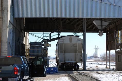 Railcar Loading Platforms & Gangways - Railcar Fall Protection Systems | Safe Harbor Access Systems