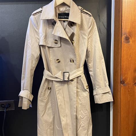 Classic small trench coat. #trenchcoat #trench #classic - Depop