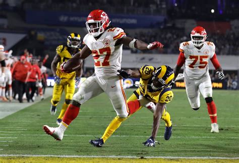 Chiefs sign Kareem Hunt to practice squad, promote RB Keaontay Ingram ...