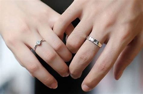 男生女生左右手戴戒指的含义分别是什么？ – 我爱钻石网官网