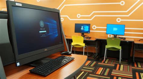 Computer Cafe 的图像结果