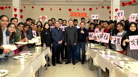 留学生参加书法教学活动，感受中华文化魅力-南燕新闻网