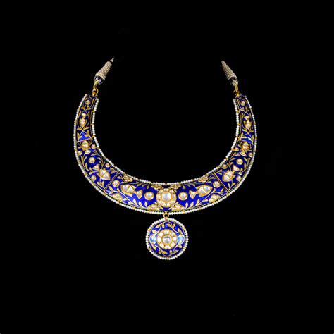 Hasli type necklace and earring pair in 18k gold and diamond polki ...
