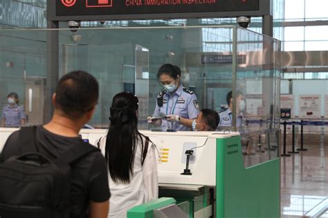 大连机场口岸暑运出入境客流达17.9万人次-新华网辽宁频道