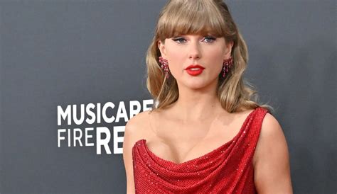 Taylor Swift hid behind a 7ft 'bulletproof' screen to watch fiance ...