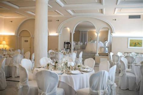 VILLA CASTELLANI (Mogliano) - Hotel Reviews, Photos, Rate Comparison ...