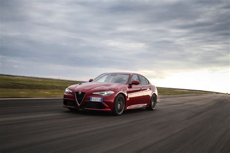 Alfa Romeo Giulia 2.2 Diesel Super Acceleration Test - autoevolution