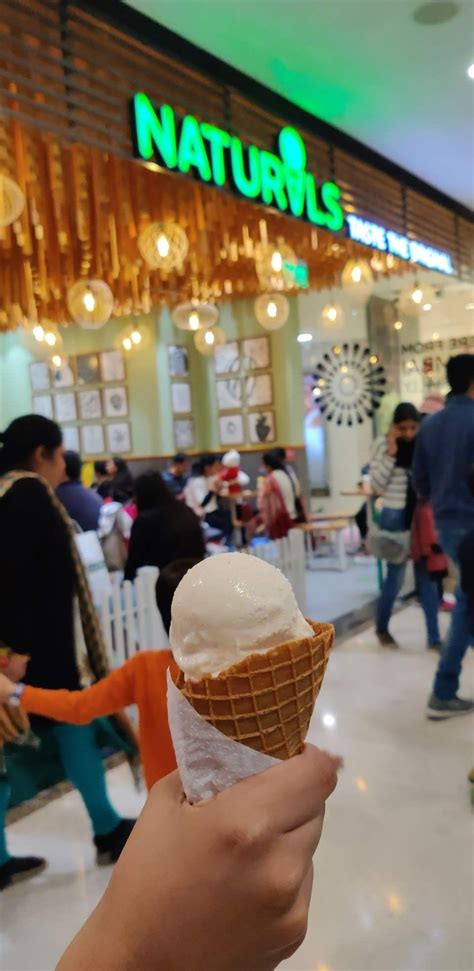 Indulge In Amazing Flavors Of Ice Creams At Naturals In Cp! | LBB