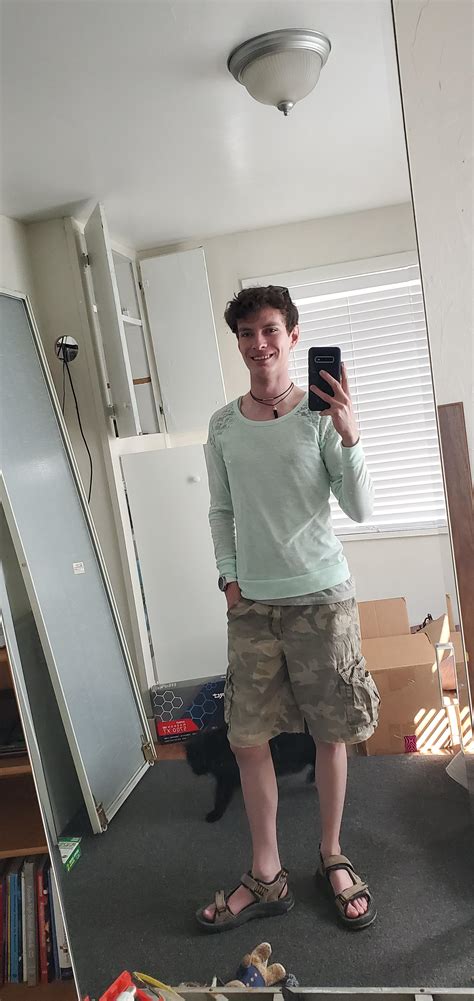 How do you smile in photos without looking awkward? or looking like a ...